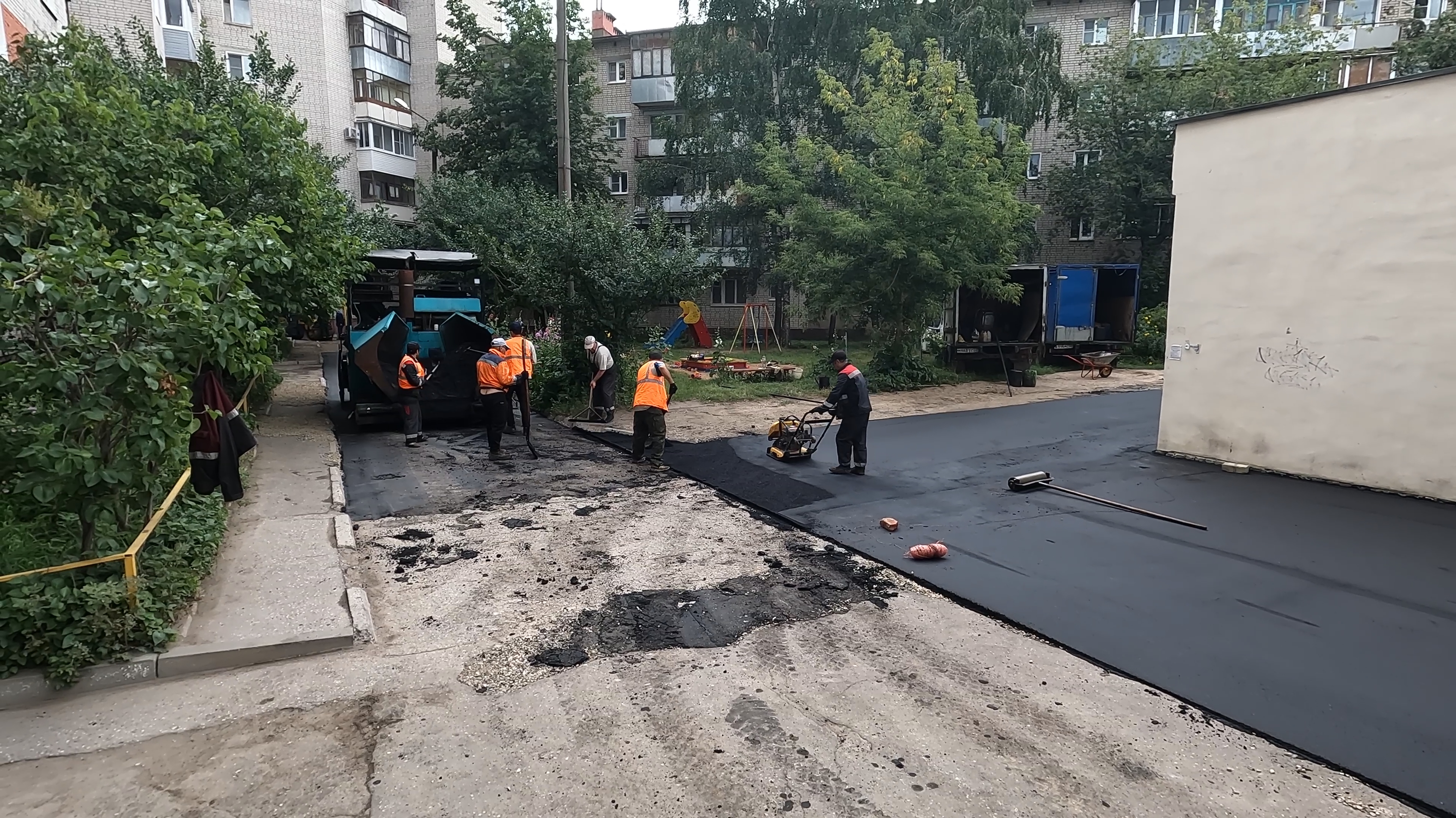 В Иванове продолжают благоустраивать придомовые территории | Новости города  Иваново и Ивановской области