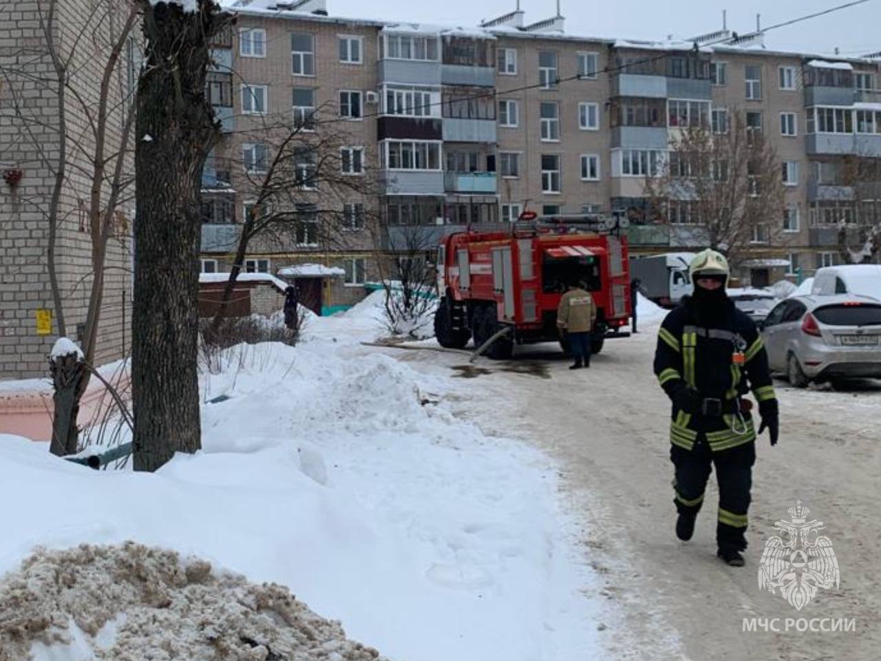 Спасатели эвакуировали 15 человек из горящего дома в Иванове | Новости  города Иваново и Ивановской области