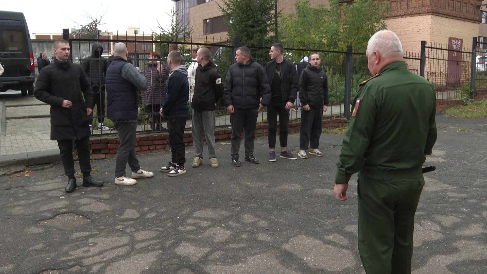 В городском военкомате состоялась первая отправка призывников | Новости  города Иваново и Ивановской области