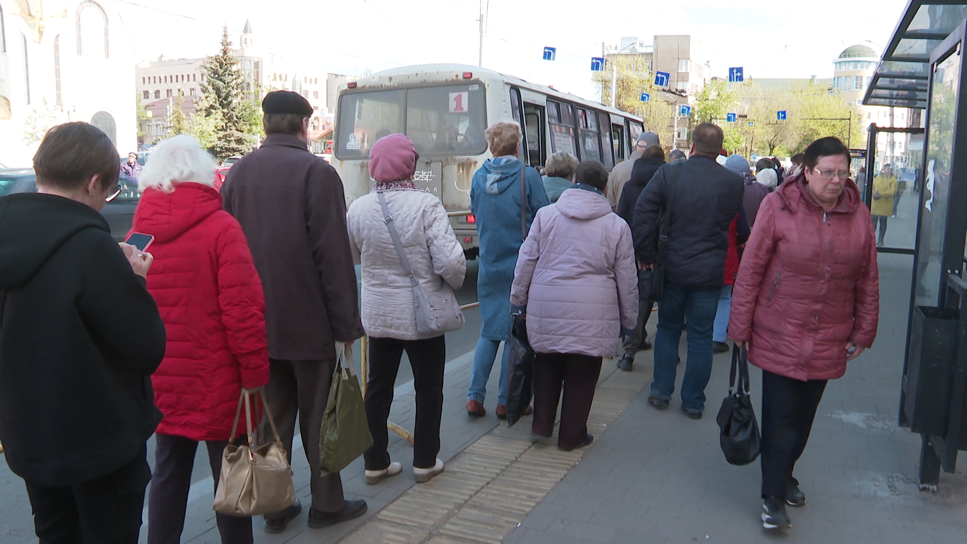 Радоница. Традиционные очереди на кладбище | Новости города Иваново и  Ивановской области