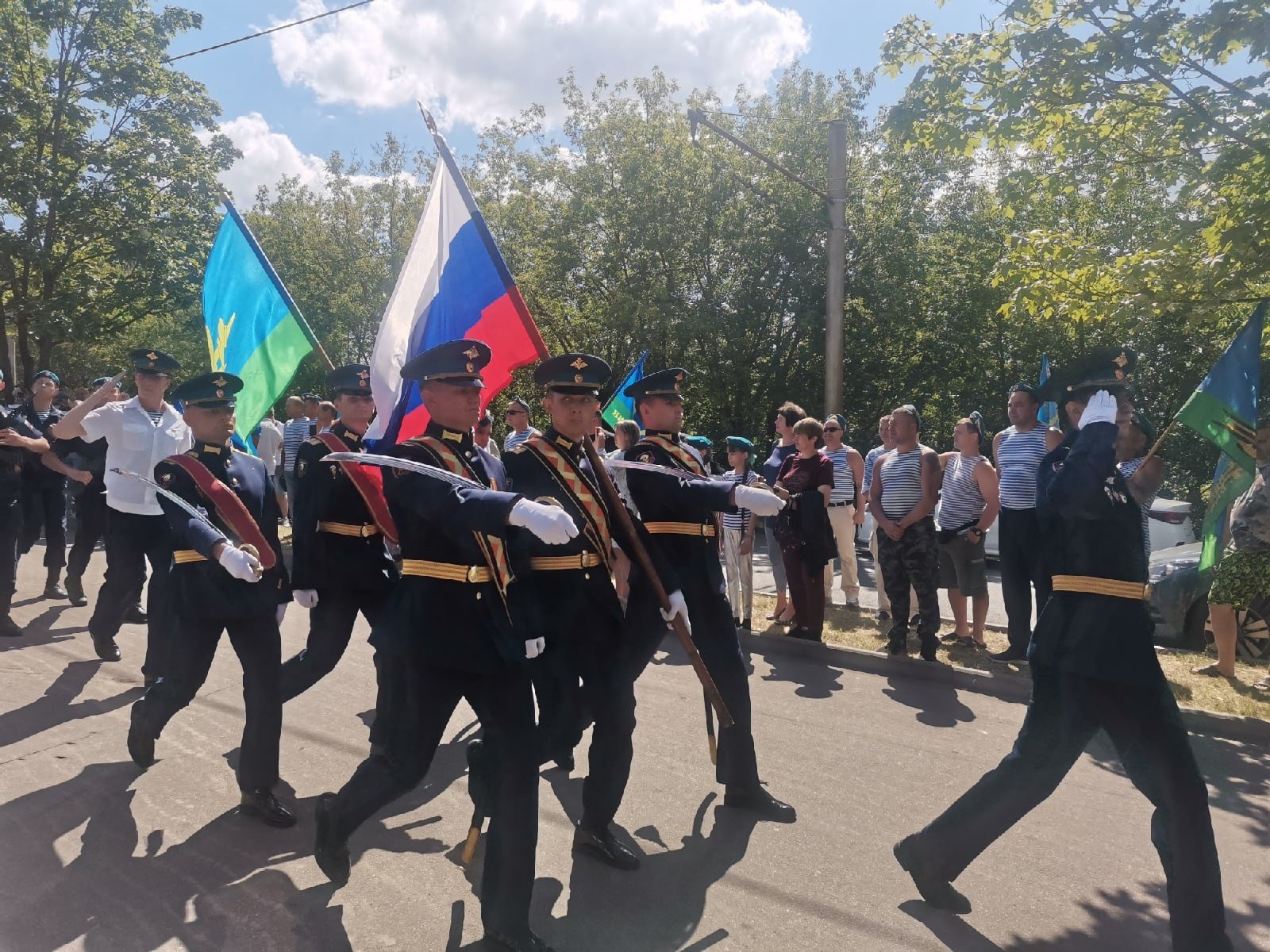 Вдв иваново. Иваново армия ВДВ. Крылатая гвардия Престиж ВДВ. Видео 92 годовщины ВДВ Иваново.