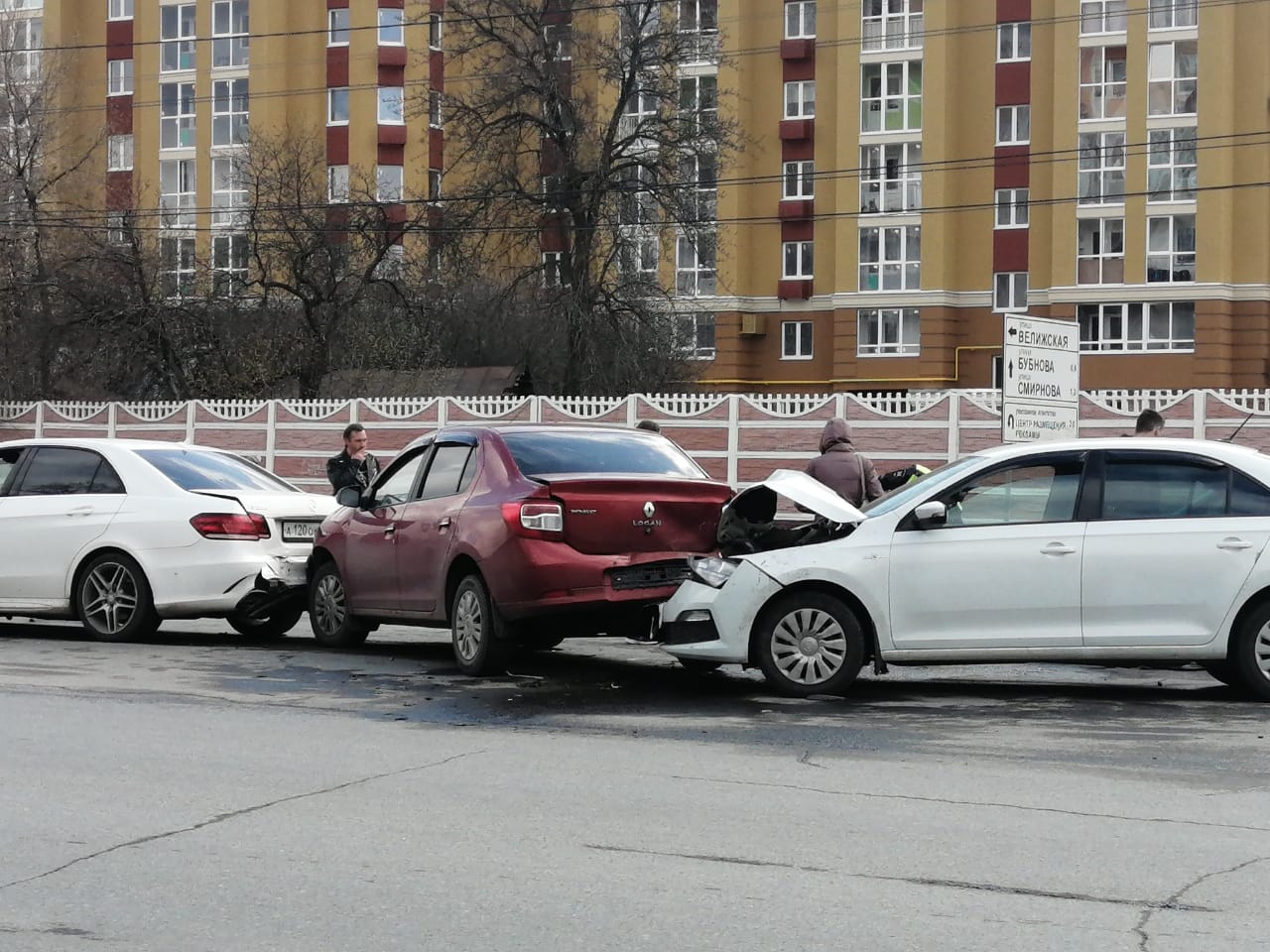 Машину иваново. Происшествие на Лежневской Иваново. ДТП Лежневская 120 Иваново. Авария на Лежневской г.Иваново 05.11.2022. ДТП на Лежневской Иваново в субботу 24 сентября 2022.