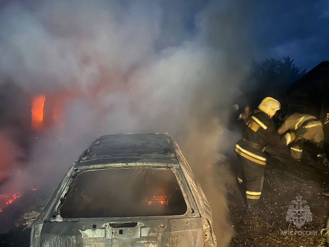 В Ивановском районе прошлой ночью сгорели дом, двор и автомобиль | Новости  города Иваново и Ивановской области