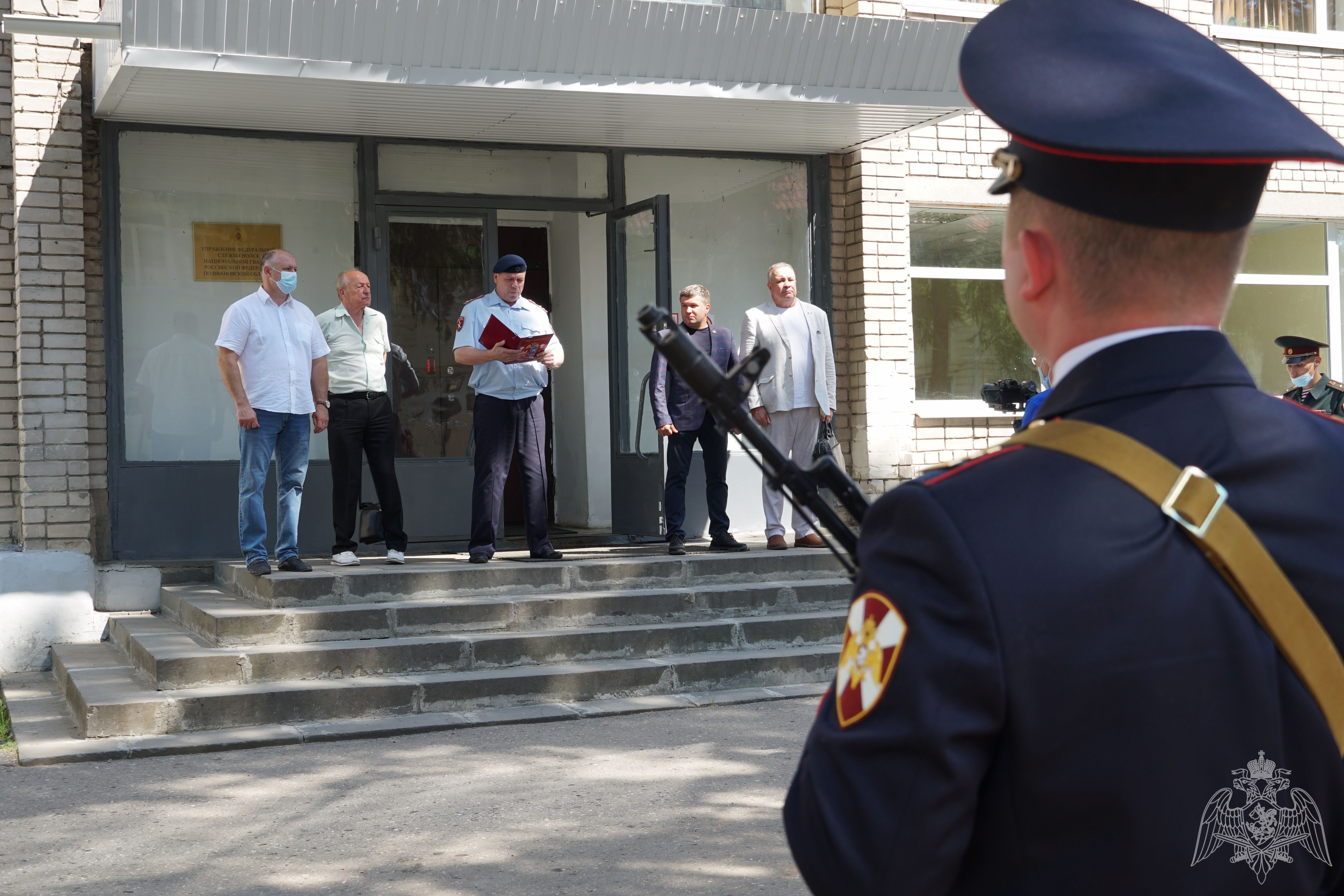 Правопорядок отзывы. Памятник сотрудникам правопорядка Тамбов. РПК Росгвардия 2021. Ленина 295 Росгвардия. Великий Новгород 8 мая 2017 Росгвардия.