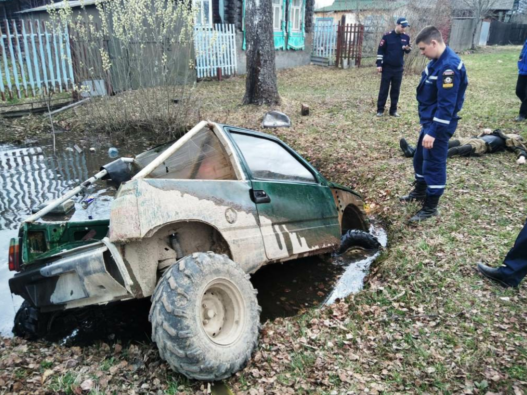 В Ивановской области водитель тюнингованной «Оки» утонул в маленьком пруду  | Новости города Иваново и Ивановской области