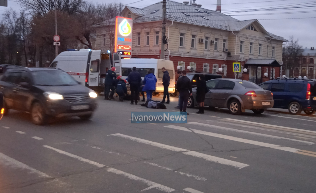 Около 19. Двух женщин сбили в Иваново. Перекресток проспектов Ленина и Кирова в Мурманске. Проспект 2 город Иваново авария.