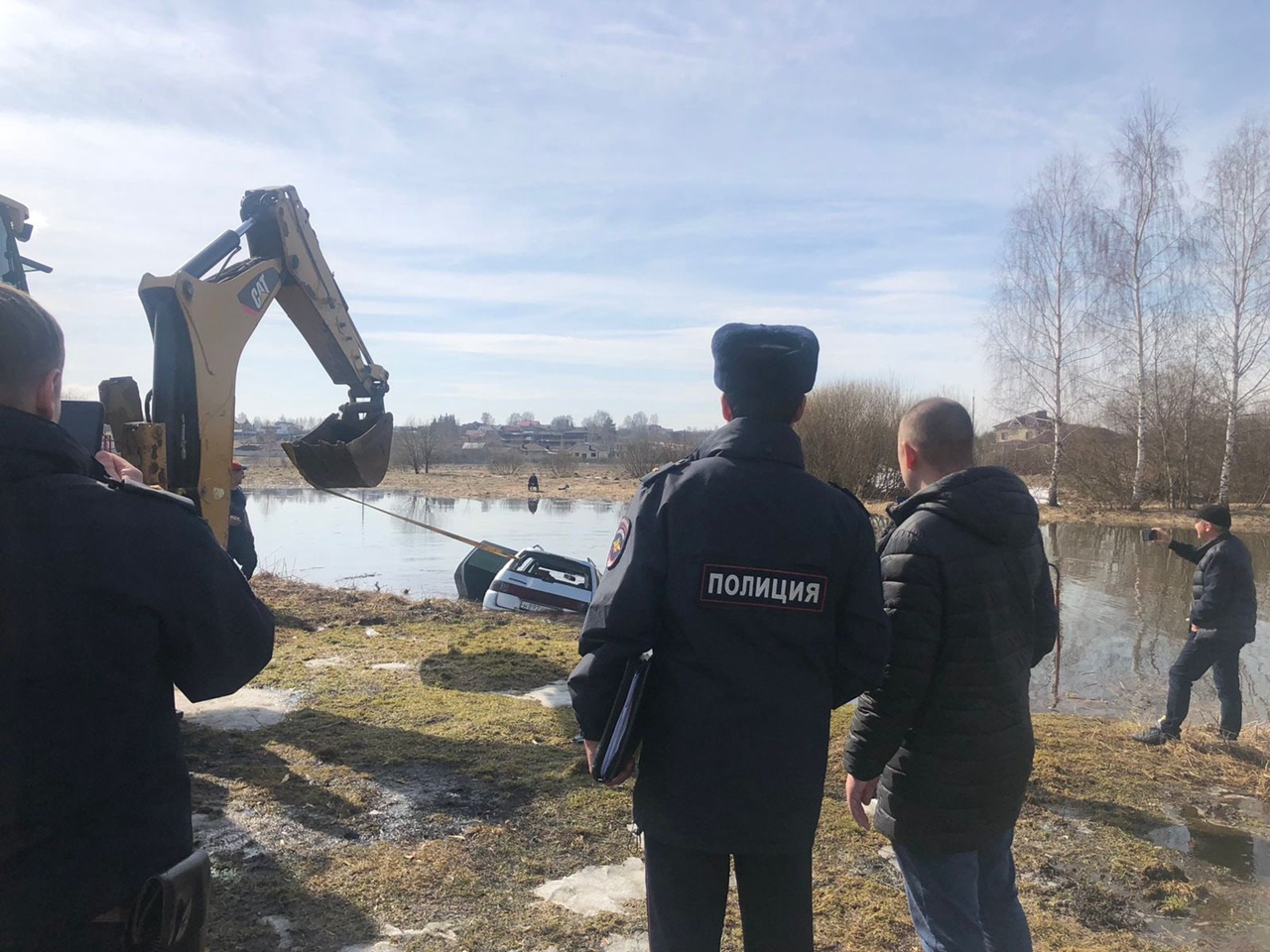 В Иванове угнанный автомобиль утонул в реке Уводь | Новости города Иваново  и Ивановской области