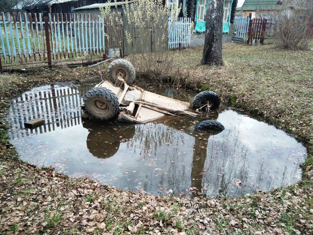 В Ивановской области водитель тюнингованной «Оки» утонул в маленьком пруду  | Новости города Иваново и Ивановской области