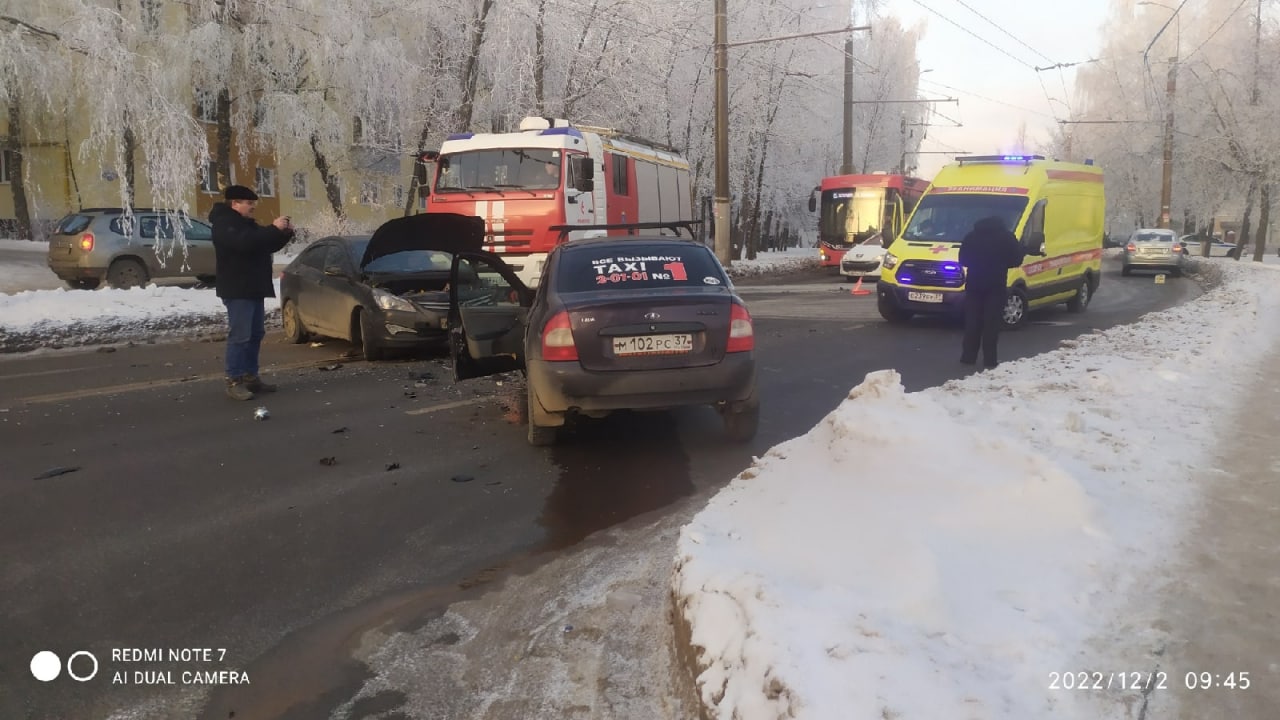 В Иванове пьяный водитель иномарки устроил тройное ДТП | Новости города  Иваново и Ивановской области