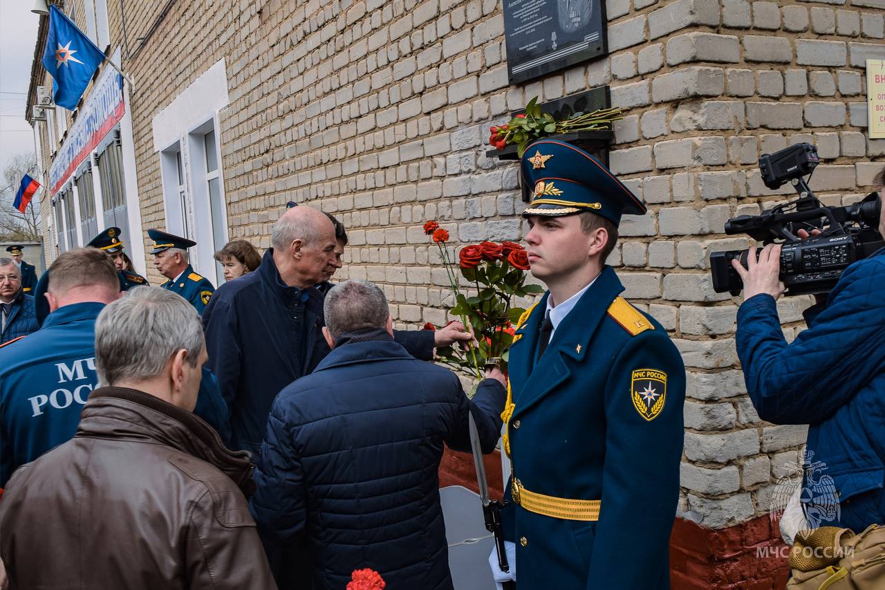 В Иванове открыли мемориальную доску погибшему на СВО майору МЧС Алексею  Липскому | Новости города Иваново и Ивановской области