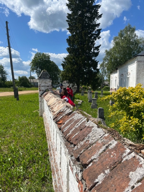 Забор у Церковь в Коряжме