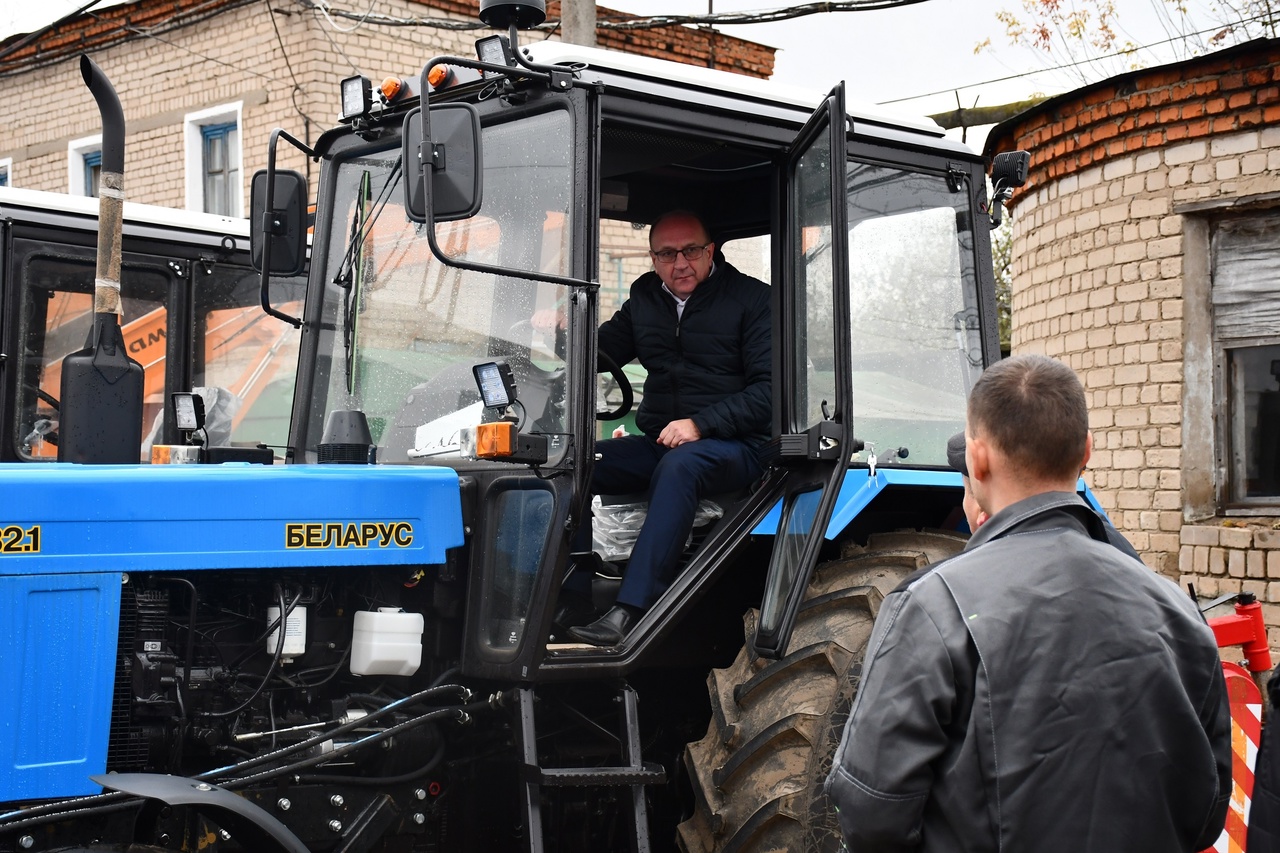 Парк дорожного хозяйства в Иванове пополнился новой коммунальной техникой |  Новости города Иваново и Ивановской области