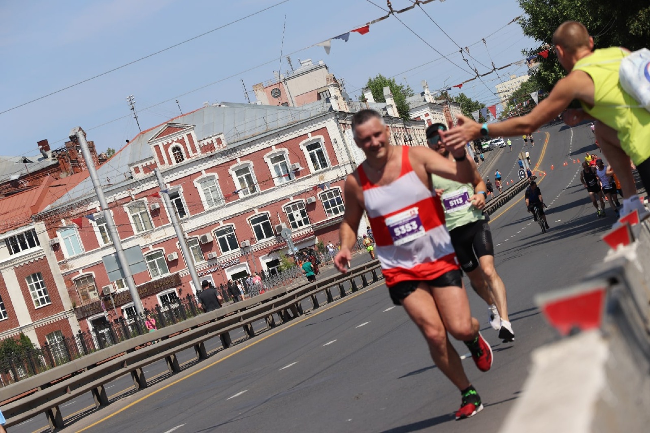 Ивановский полумарафон красная. Иваново полумарафон красная нить. Полумарафон красная нить Иваново 2023. Красная нить Иваново 2021 полумарафон.