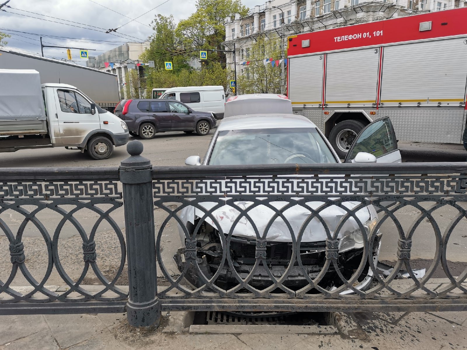 Момент ДТП с учебной машиной в Иванове попал на ВИДЕО | Новости города  Иваново и Ивановской области